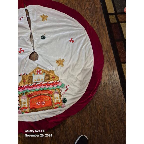 Santas Best Super Cute Candy Land Tree Skirt Red White Pink 56" Around Cute READ - Picture 3 of 4